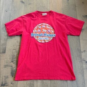 Detroit Pistons Majestic Hardwood Classics Large Red NBA Graphic Shirt Y2K